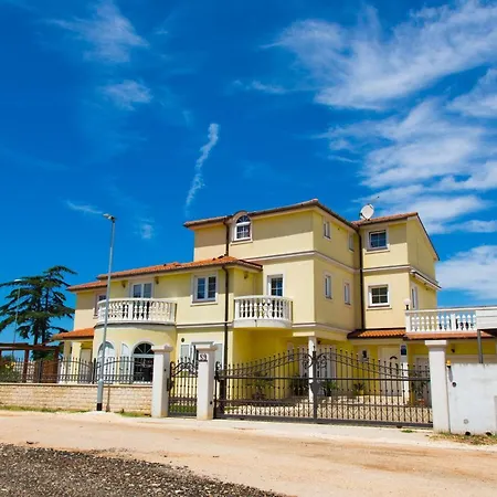 Apartment Natasa Murage